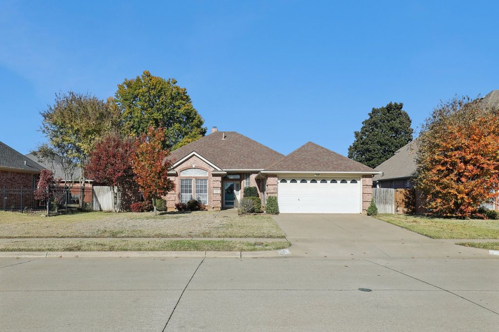 530 Queens Way, Grand Prairie, TX 75052