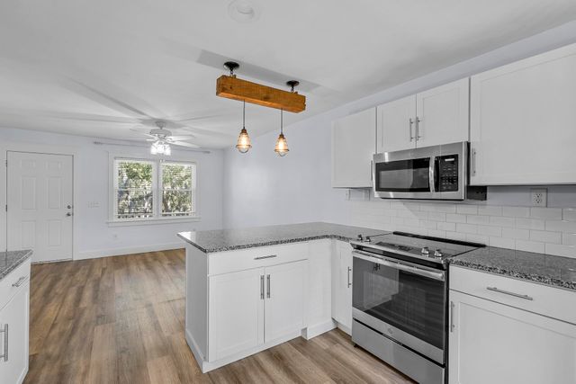 404 Saint Charles Court Court, Charleston, SC 29407