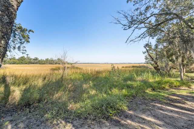 404 Saint Charles Court Court, Charleston, SC 29407