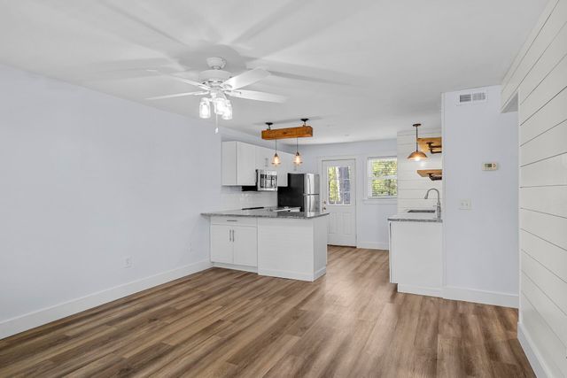 404 Saint Charles Court Court, Charleston, SC 29407