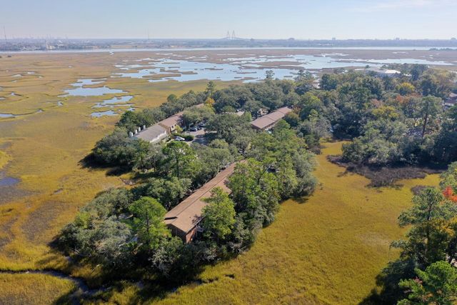 404 Saint Charles Court Court, Charleston, SC 29407