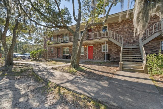 404 Saint Charles Court Court, Charleston, SC 29407