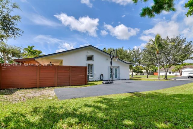 13241 SW 104th Ave, Miami, FL 33176