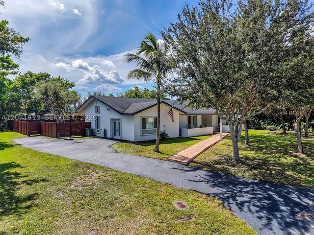 13241 SW 104th Ave, Miami, FL 33176