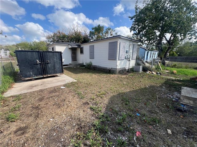 4031 W Vanderbilt Dr, Corpus Christi, TX 78415