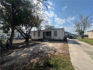 4031 W Vanderbilt Dr, Corpus Christi, TX 78415