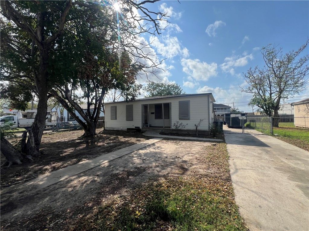 4031 W Vanderbilt Dr, Corpus Christi, TX 78415