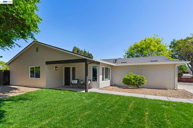 481 Swallow Ct, Livermore, CA 94551
