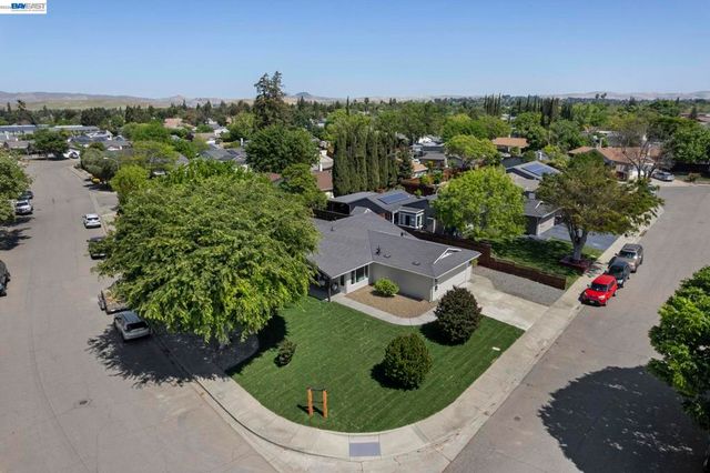 481 Swallow Ct, Livermore, CA 94551