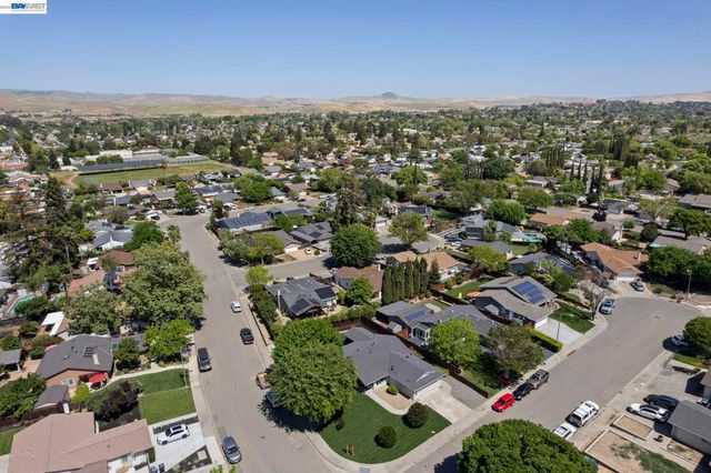 481 Swallow Ct, Livermore, CA 94551