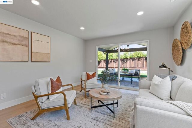 481 Swallow Ct, Livermore, CA 94551