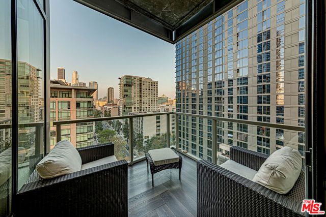 1155 S Grand Avenue 1317, Los Angeles, CA 90015