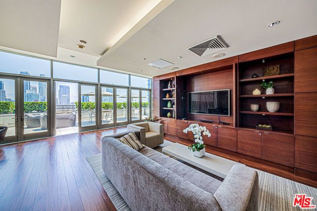 1155 S Grand Avenue 1317, Los Angeles, CA 90015