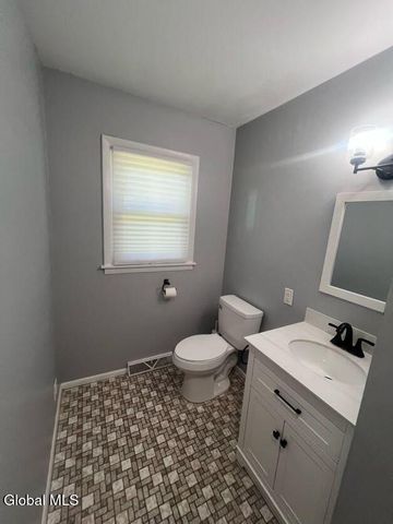 615 Sunny Lane, Ballston Spa, NY 12020