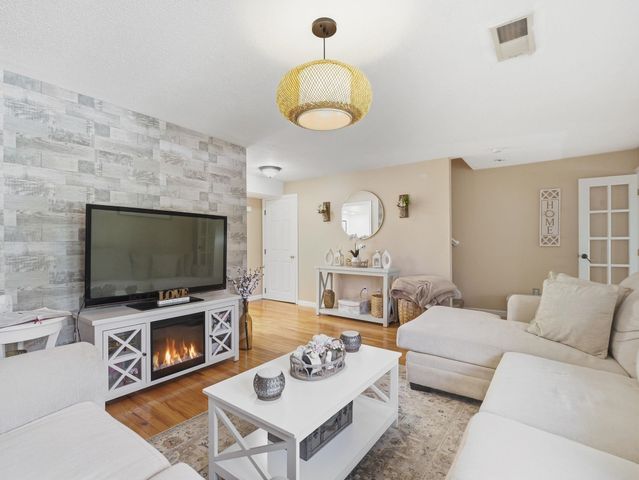 3 Arlington Street, Merrimack, NH 03054