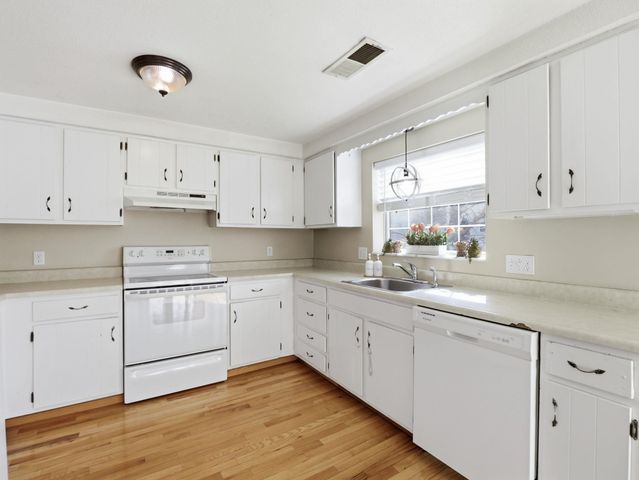 3 Arlington Street, Merrimack, NH 03054