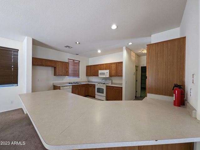 5794 W GOLDEN Lane, Glendale, AZ 85302