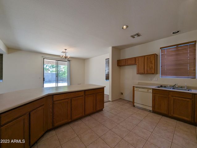 5794 W GOLDEN Lane, Glendale, AZ 85302