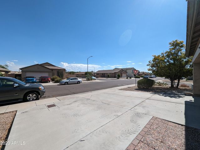 5794 W GOLDEN Lane, Glendale, AZ 85302