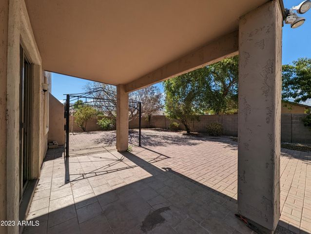 5794 W GOLDEN Lane, Glendale, AZ 85302