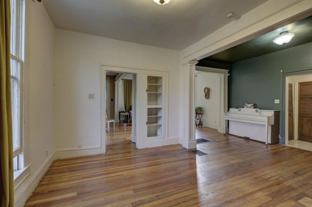 210 N Jefferson Street, Neosho, MO 64850