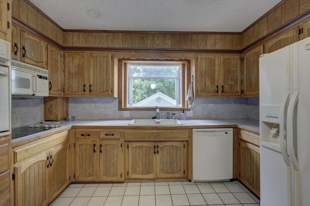 210 N Jefferson Street, Neosho, MO 64850