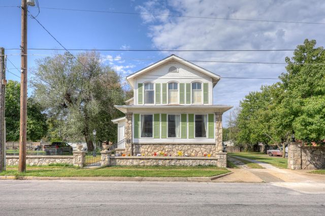 210 N Jefferson Street, Neosho, MO 64850