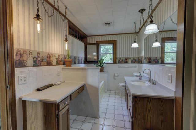 210 N Jefferson Street, Neosho, MO 64850