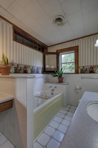 210 N Jefferson Street, Neosho, MO 64850