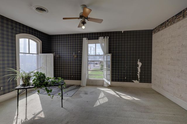 210 N Jefferson Street, Neosho, MO 64850