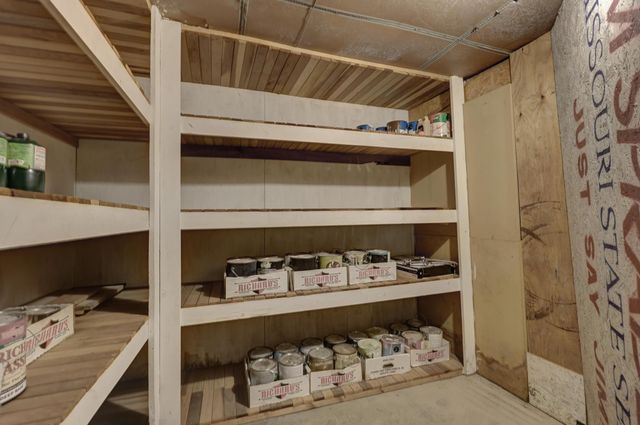 210 N Jefferson Street, Neosho, MO 64850