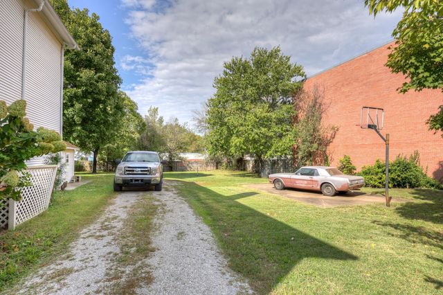 210 N Jefferson Street, Neosho, MO 64850