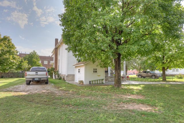 210 N Jefferson Street, Neosho, MO 64850
