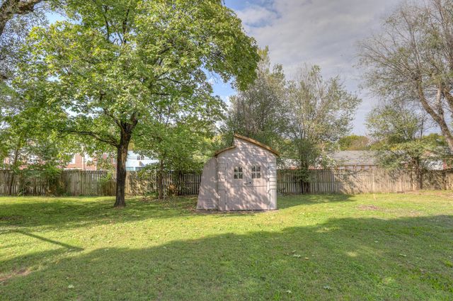 210 N Jefferson Street, Neosho, MO 64850