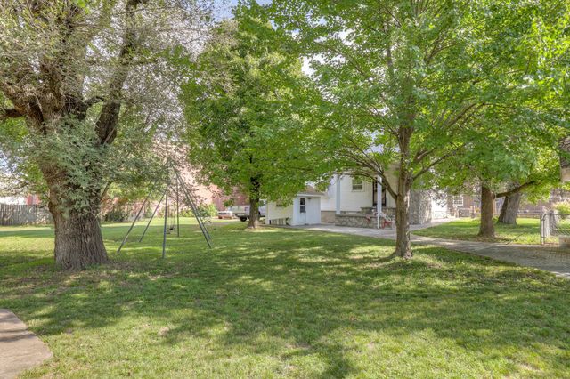 210 N Jefferson Street, Neosho, MO 64850