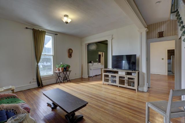 210 N Jefferson Street, Neosho, MO 64850