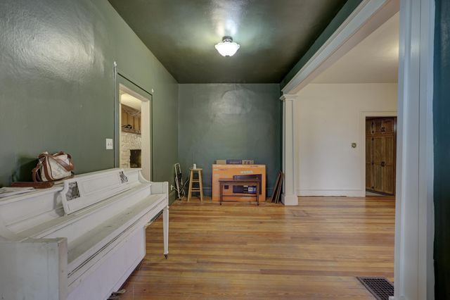 210 N Jefferson Street, Neosho, MO 64850