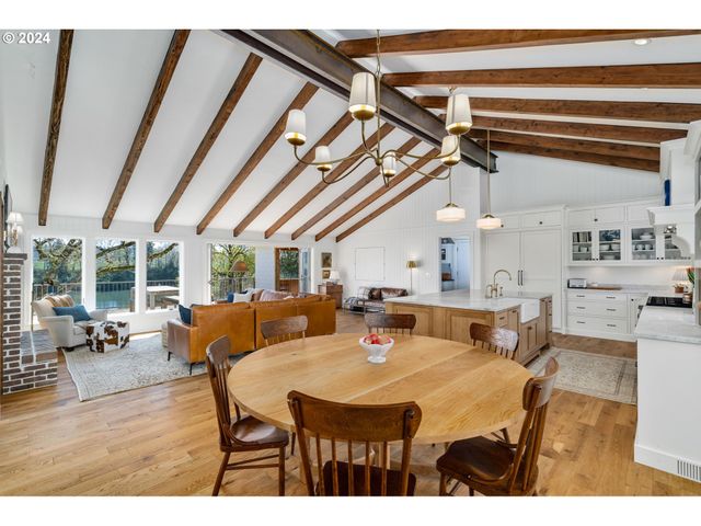 7130 Sw MONTGOMERY Way, Wilsonville, OR 97070