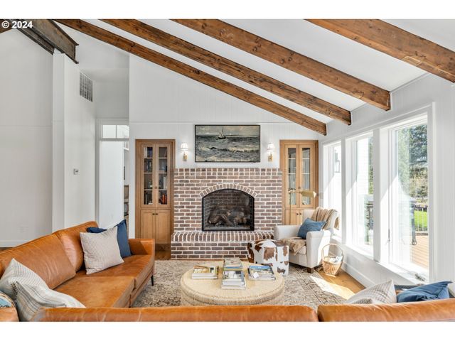 7130 Sw MONTGOMERY Way, Wilsonville, OR 97070