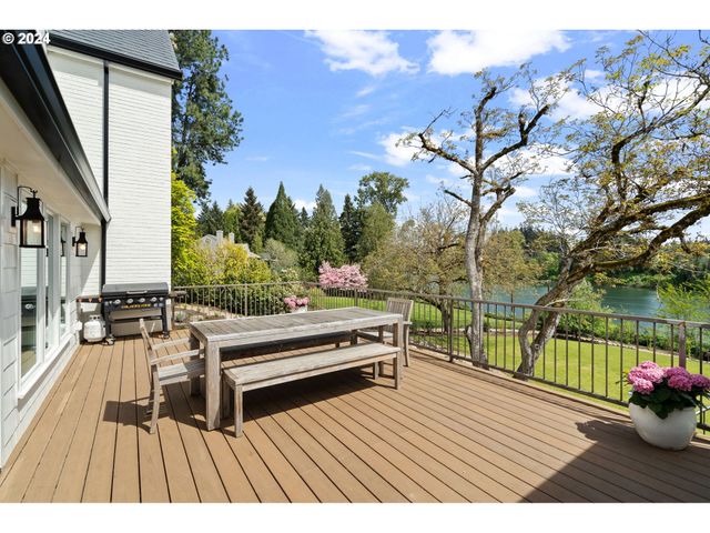 7130 Sw MONTGOMERY Way, Wilsonville, OR 97070