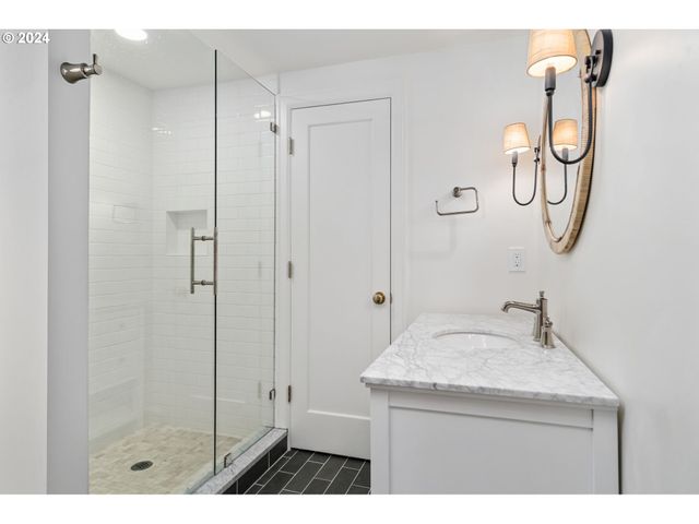 7130 Sw MONTGOMERY Way, Wilsonville, OR 97070