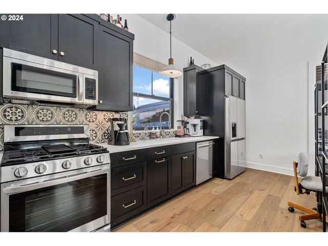 7130 Sw MONTGOMERY Way, Wilsonville, OR 97070
