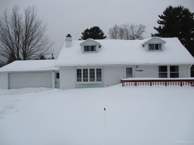 725 Parker Avenue 1, Ontonagon, MI 49953