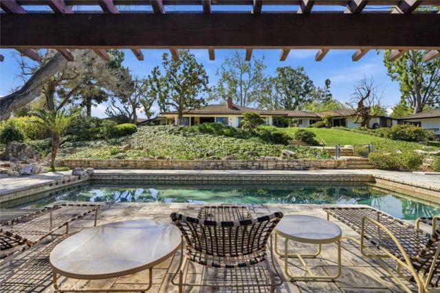100 Saddleback, Rolling Hills, CA 90274