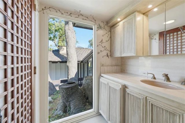 100 Saddleback, Rolling Hills, CA 90274