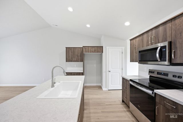 13310 Bank St, Caldwell, ID 83607