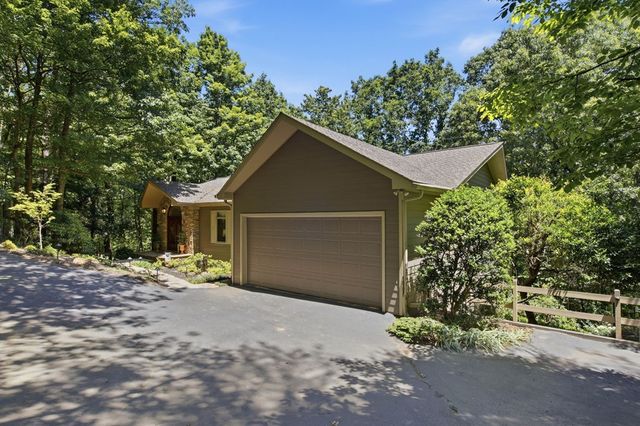 532 Cherokee Trl, Big Canoe, GA 30143