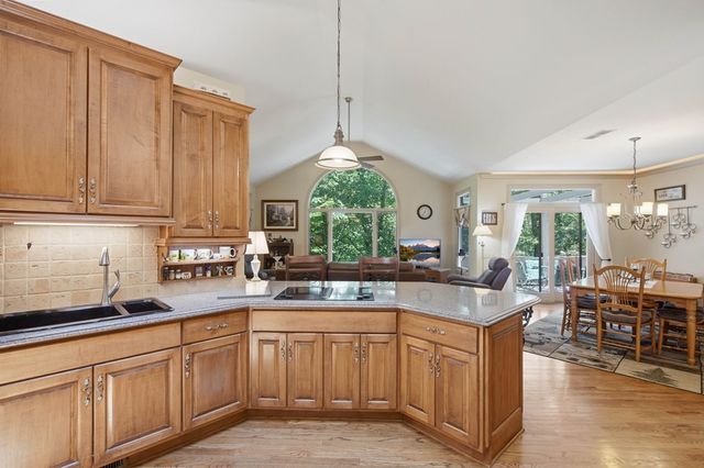 532 Cherokee Trl, Big Canoe, GA 30143
