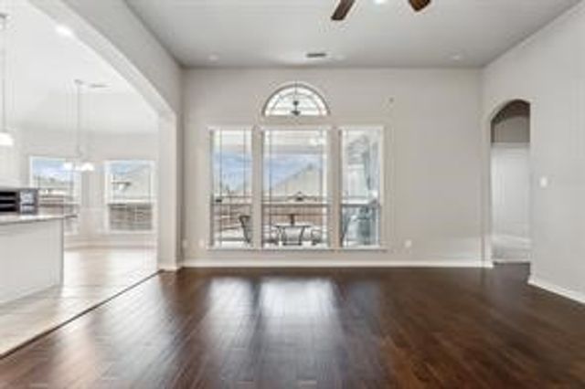 909 Foxtail Drive, Mansfield, TX 76063