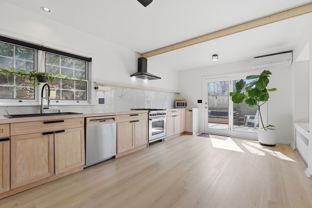 11 Sherwood St 1, Boston, MA 02131